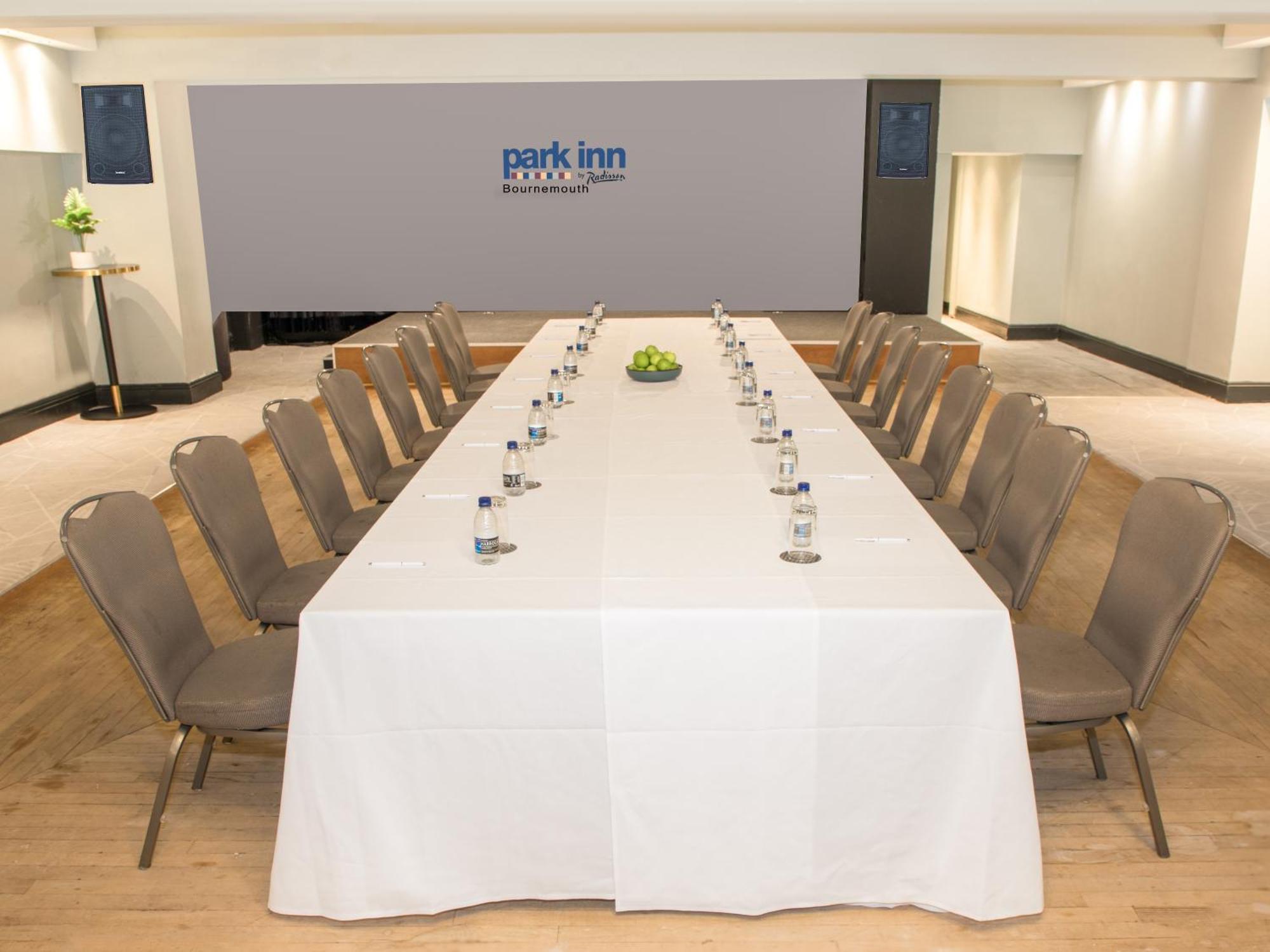 Park Inn By Radisson Bournemouth Esterno foto
